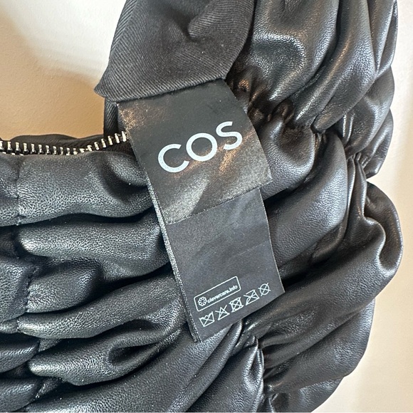 COS Ripple Leather Crossbody - Picture 3 of 5